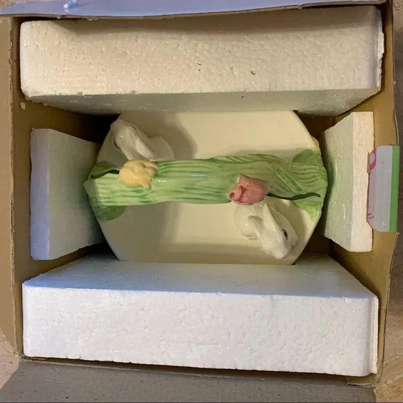 ceramic basket serving tray candy dish with bunnies flowers Easter decor spring - Picture 7 of 7